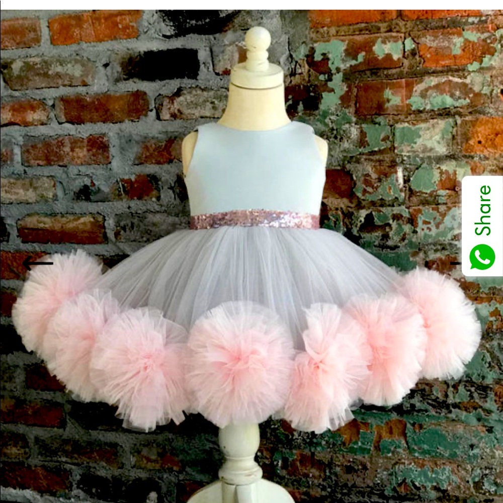 ittybittytoes dress, worn once for a photoshoot for 1st birthday party.